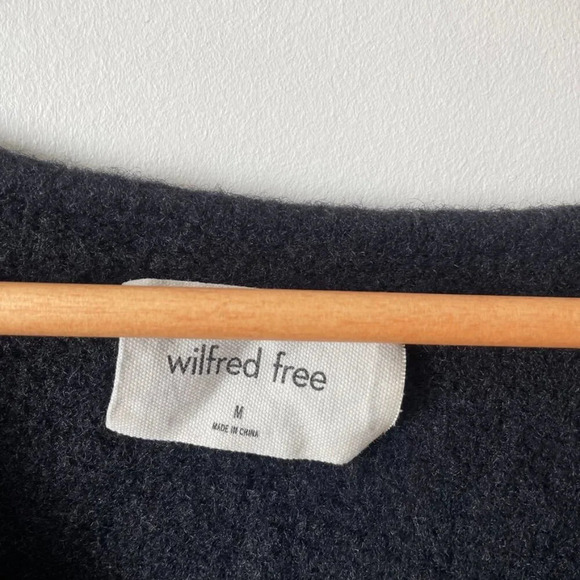 Aritzia Wilfred Free Hush Knit V-Neck Chenille Sweater Black  Size Medium - Picture 8 of 9